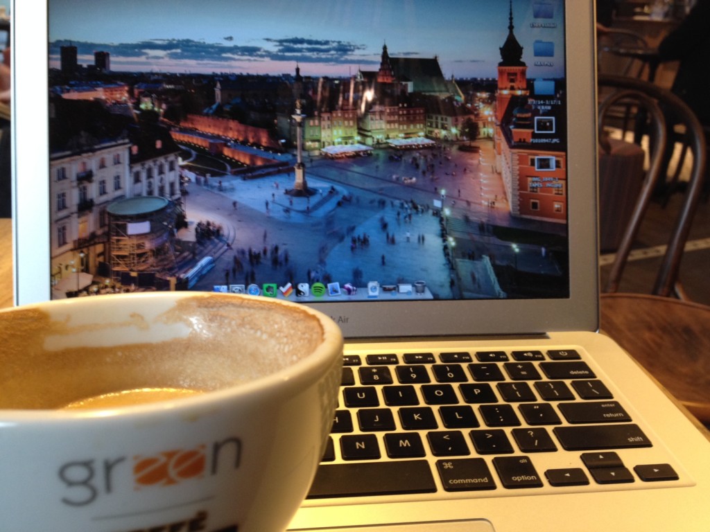 Green Coffee at the Arkadia mall in Warsaw. Royal Castle Square on the screen.